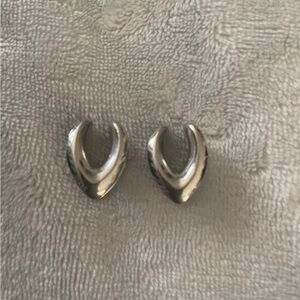 Teardrop ear plugs/gauges
